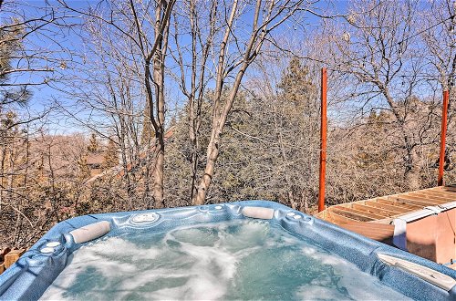 Foto 14 - Lovely Lake Arrowhead Home w/ Private Hot Tub