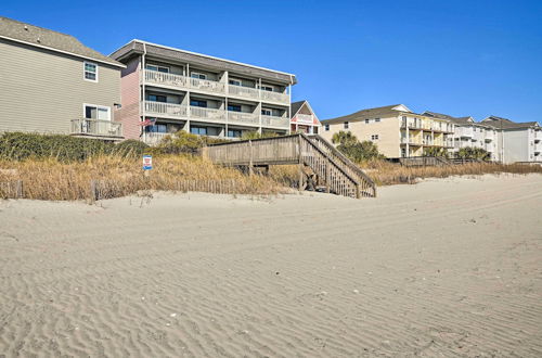 Foto 21 - On-the-beach Escape: Oceanfront in Surfside