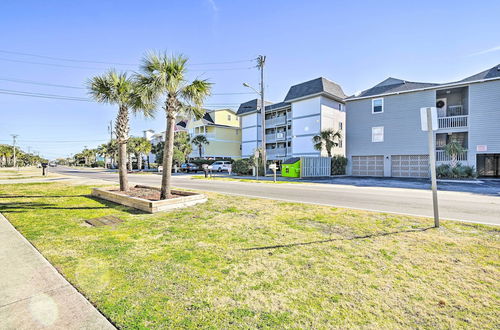 Photo 16 - On-the-beach Escape: Oceanfront in Surfside