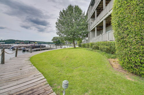 Photo 11 - Spacious Penthouse w/ Stunning Lakefront Views