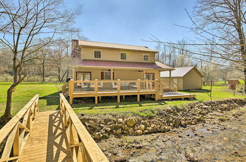 Foto 11 - Remote Tennessee Home w/ Deck, Fireplace, & Creek