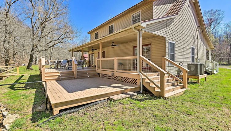 Foto 1 - Remote Tennessee Home w/ Deck, Fireplace, & Creek