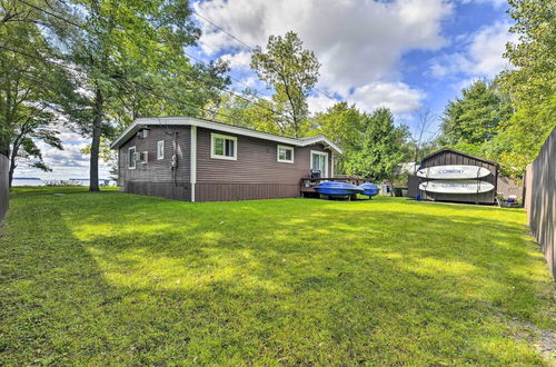 Foto 29 - Cozy Lake Champlain Cottage w/ Private Beach