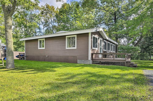 Photo 6 - Cozy Lake Champlain Cottage w/ Private Beach