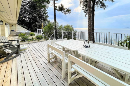 Foto 39 - Peaceful Lakeside Retreat w/ Deck & Amazing Views