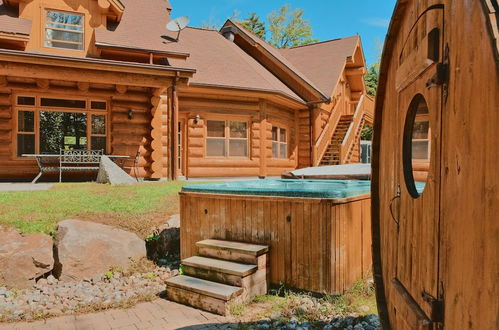 Photo 11 - Executive Plus 52 - Beautiful Spacious log Home With Private hot tub Pool