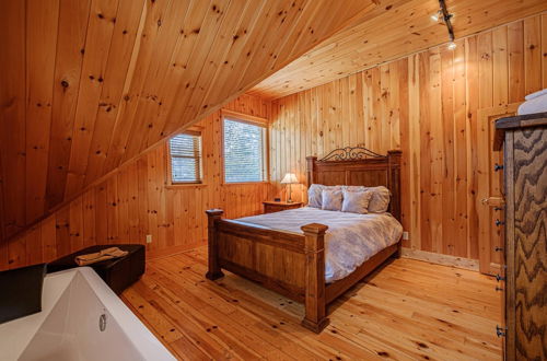 Photo 16 - Executive Plus 52 - Beautiful Spacious log Home With Private hot tub Pool