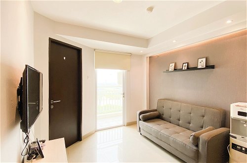 Photo 11 - Minimalist And Cozy 1Br Apartment At Mustika Golf Residence