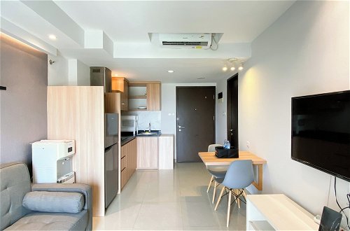 Foto 18 - Minimalist And Cozy 1Br Apartment At Mustika Golf Residence