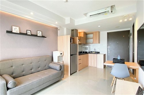 Foto 10 - Minimalist And Cozy 1Br Apartment At Mustika Golf Residence