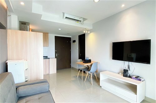 Foto 12 - Minimalist And Cozy 1Br Apartment At Mustika Golf Residence