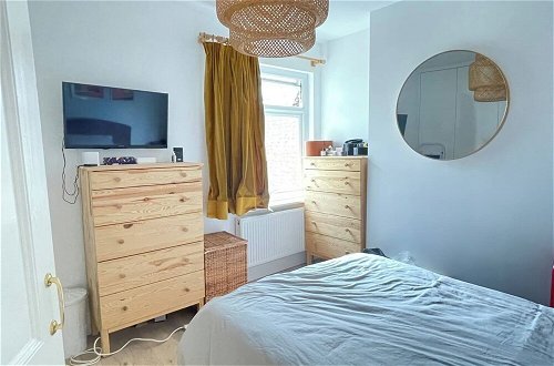 Photo 2 - Chic 1BD Home W/private Courtyard - Walthamstow