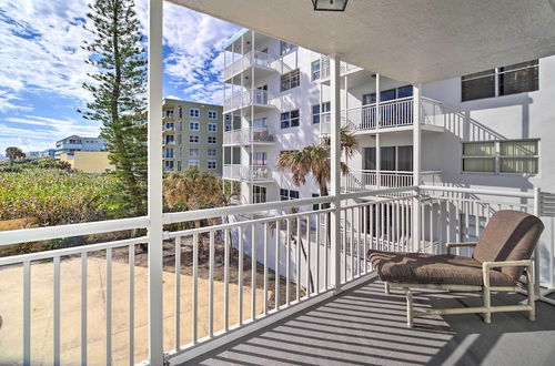 Foto 24 - Oceanfront View Getaway: 800 Feet From Beach