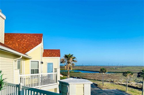 Foto 5 - Resort-style Corpus Christi Condo w/ Ocean View