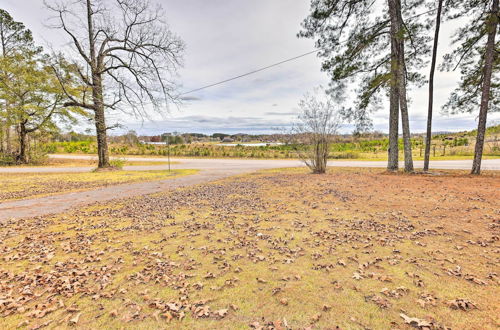 Foto 15 - Charming Gadsden Home w/ Golf Course Views