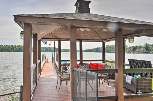 Photo 31 - Luxe Lakefront Apartment w/ Shared Pool & Dock