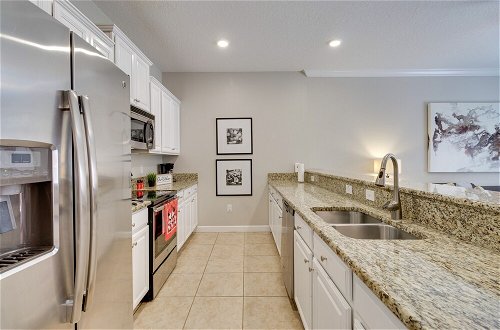 Foto 24 - Modern Kissimmee Townhome w/ Fenced Pool & Patio