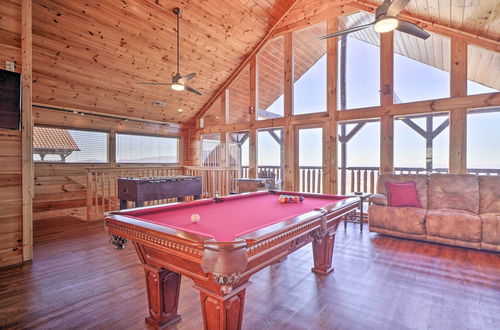 Foto 16 - Upscale Sevierville Retreat w/ Deck & Hot Tub