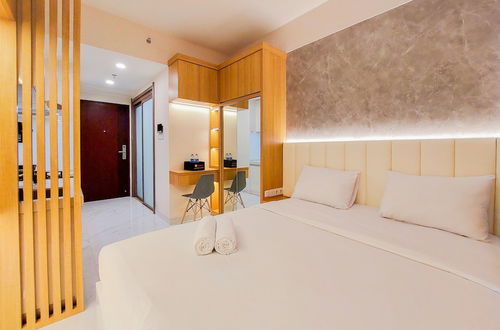 Foto 5 - Homey And Best Choice Studio Apartment Sky House Bsd