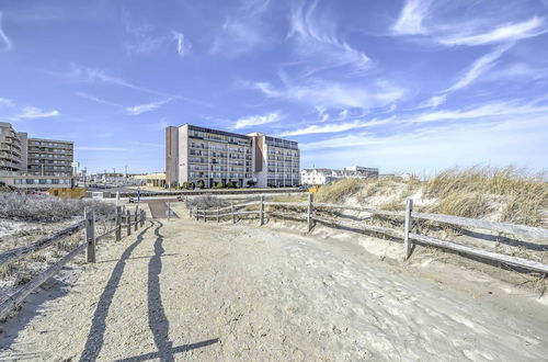 Foto 19 - Beachfront North Wildwood Condo w/ Ocean Views