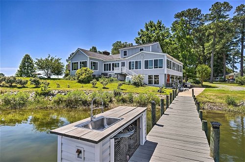Foto 10 - Idyllic Waterfront Home w/ Game Room, Shared Dock