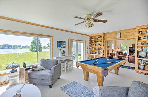 Foto 8 - Idyllic Waterfront Home w/ Game Room, Shared Dock