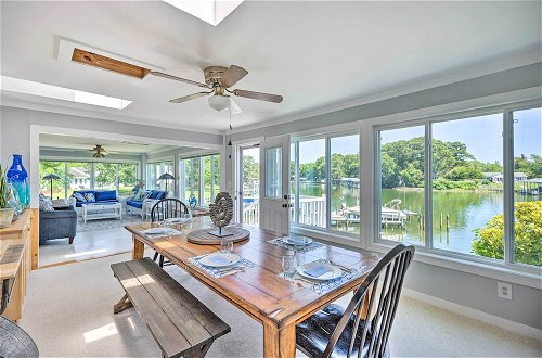 Foto 14 - Idyllic Waterfront Home w/ Game Room, Shared Dock