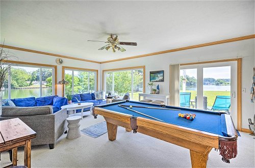 Foto 6 - Idyllic Waterfront Home w/ Game Room, Shared Dock