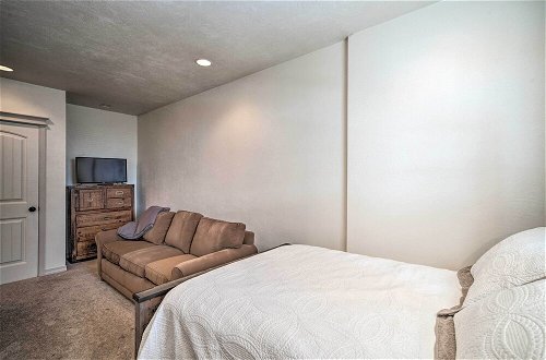 Photo 13 - Updated Townhome w/ Hot Tub - Walk to Downtown