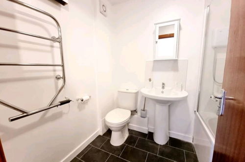 Photo 14 - Lovely 2 bed with free parking