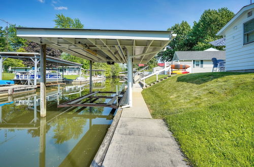 Photo 17 - Waterfront Lakeview Cottage w/ Dock & Lift