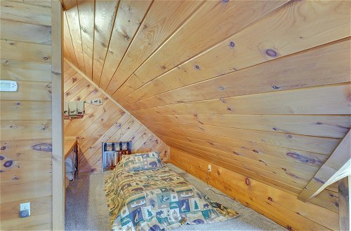 Foto 11 - 3-acre Benezette Cabin W/hot Tub, Grill & Mtn View