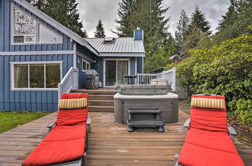 Photo 2 - Riverfront Gold Bar Cabin w/ Hot Tub & Mtn Views