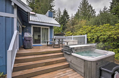 Photo 30 - Riverfront Gold Bar Cabin w/ Hot Tub & Mtn Views