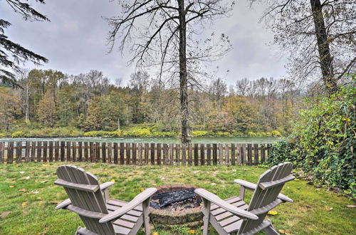 Photo 12 - Riverfront Gold Bar Cabin w/ Hot Tub & Mtn Views