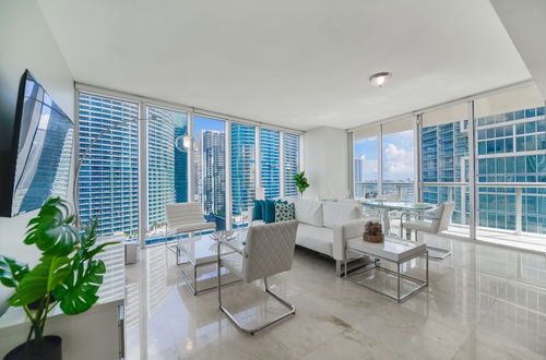 Photo 12 - Luxury 2BR Condo at Icon Brickell W