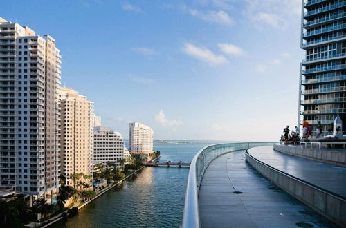 Photo 13 - Luxury 2BR Condo at Icon Brickell W