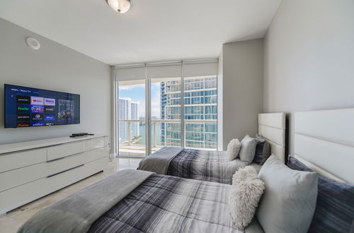 Photo 6 - Luxury 2BR Condo at Icon Brickell W