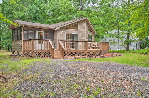 Foto 12 - Pet-friendly Poconos Home w/ Grill: 1 Mile to Lake