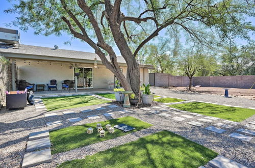 Foto 10 - Sunny Phoenix Home w/ Pool + Backyard Oasis