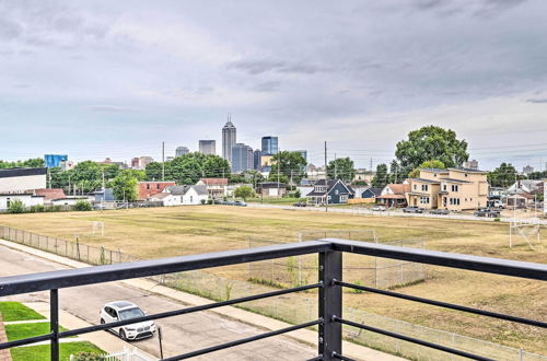 Foto 2 - Modern Indianapolis Home w/ Skyline Views