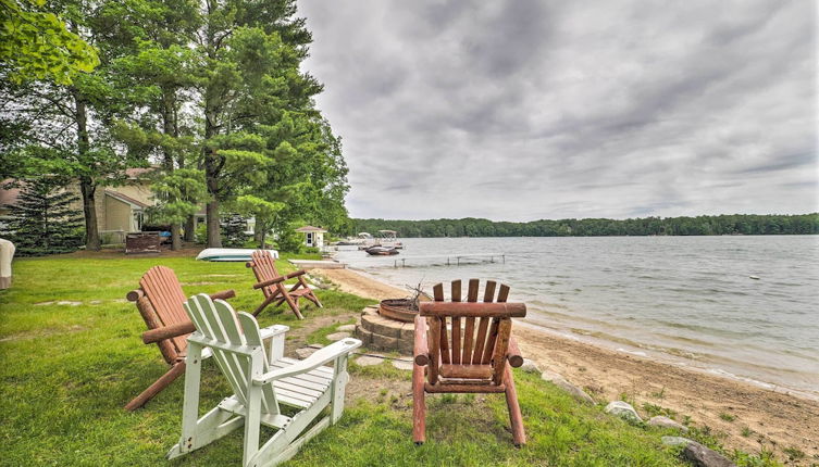 Foto 1 - Lovely Lakefront Cottage: 13 Mi to Traverse City