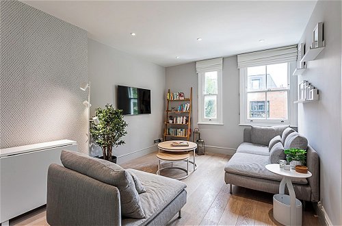 Photo 12 - Fulham Serenity: Your Charming 2-bed Retreat