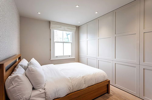 Photo 3 - Fulham Serenity: Your Charming 2-bed Retreat