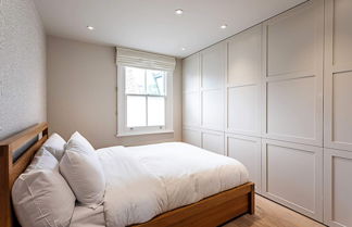 Photo 3 - Fulham Serenity: Your Charming 2-bed Retreat