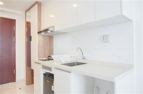 Photo 6 - Good Deal And Comfy Studio Sky House Alam Sutera Apartment