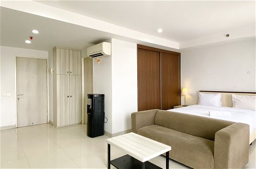 Foto 16 - Cozy And Spacious Studio Room Azalea Suites Apartment