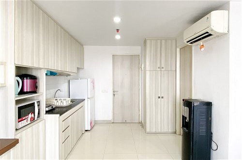 Foto 5 - Cozy And Spacious Studio Room Azalea Suites Apartment