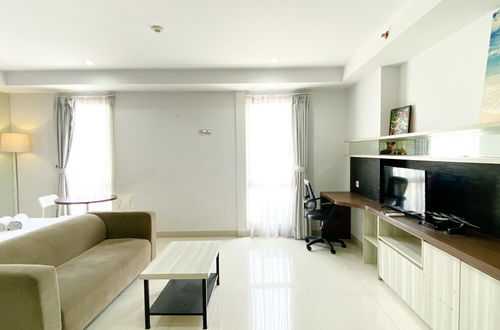 Photo 13 - Cozy And Spacious Studio Room Azalea Suites Apartment