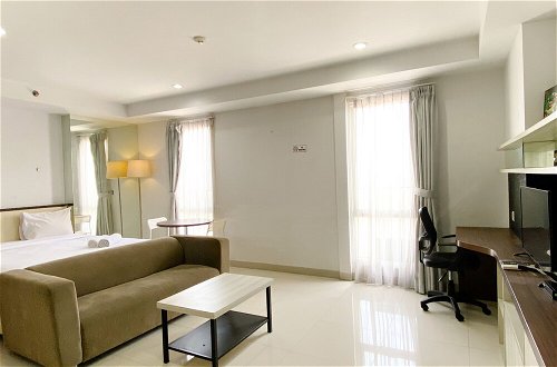 Foto 12 - Cozy And Spacious Studio Room Azalea Suites Apartment